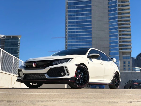 car Honda-in-front-of-buildings