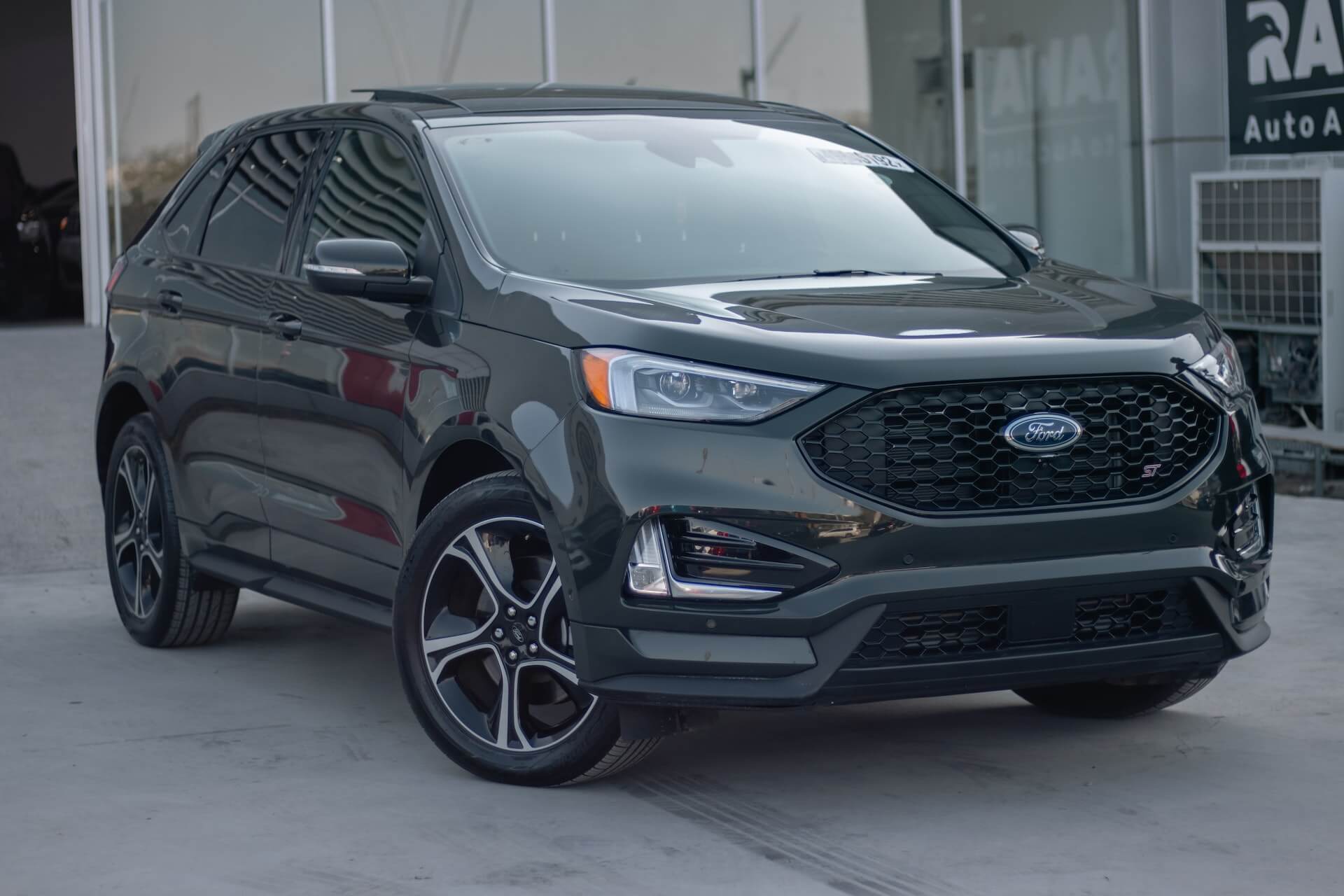 Who's Better - Ford Explorer vs. Dodge Durango | All About Wheels