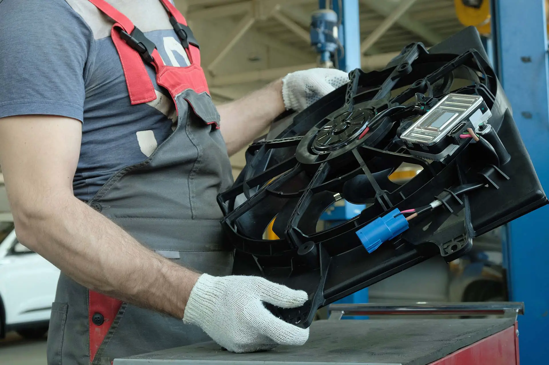 Car parts. Repair and maintenance of a passenger car in a car se