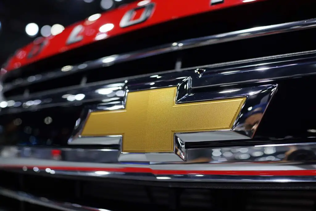 The emblem on the front grille of the Chevrolet car