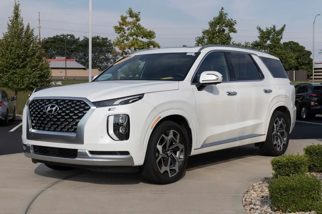 Used Hyundai Palisade display. With supply issues, Hyundai is buying and selling pre-owned cars to meet demand.
