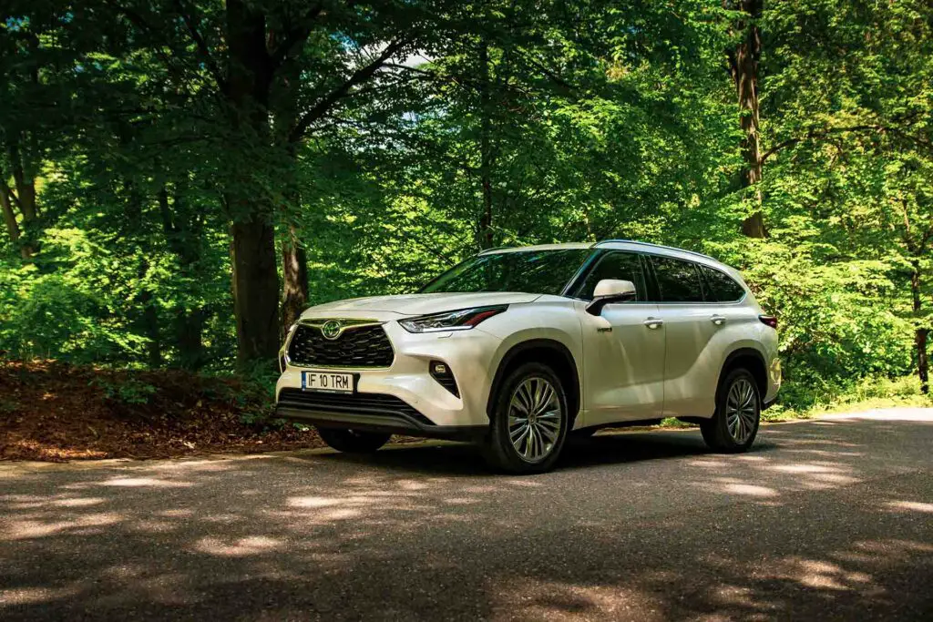 Toyota Highlander on a road in a forest