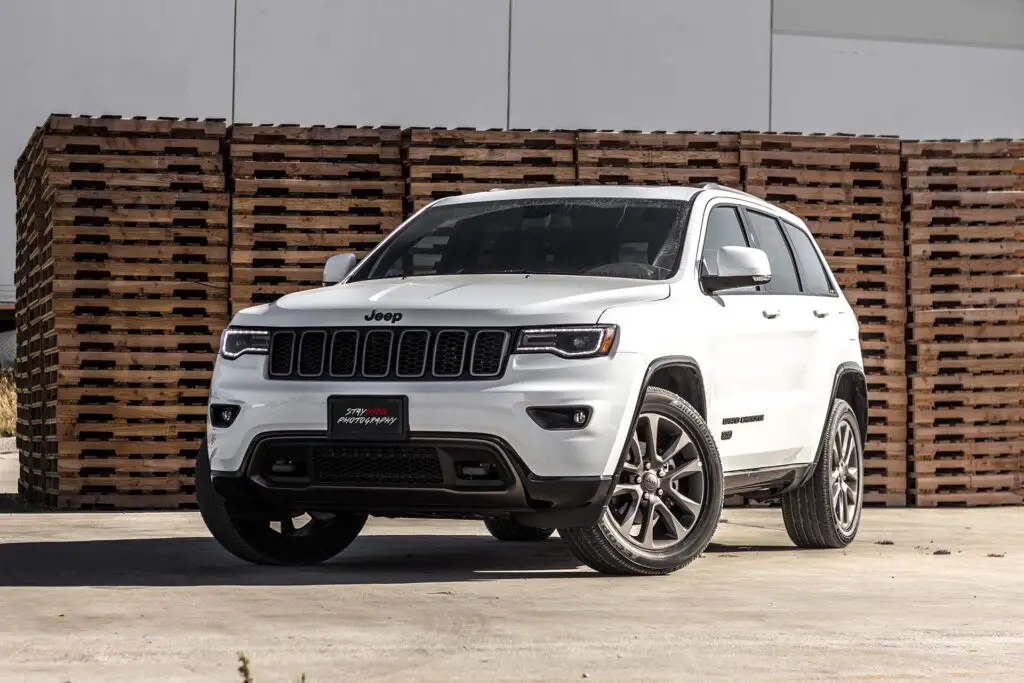 White Jeep Cherokee parked