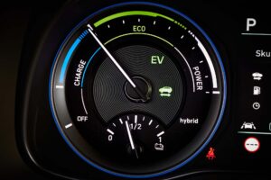 Fuel consumption efficiency indicator in a hybrid car